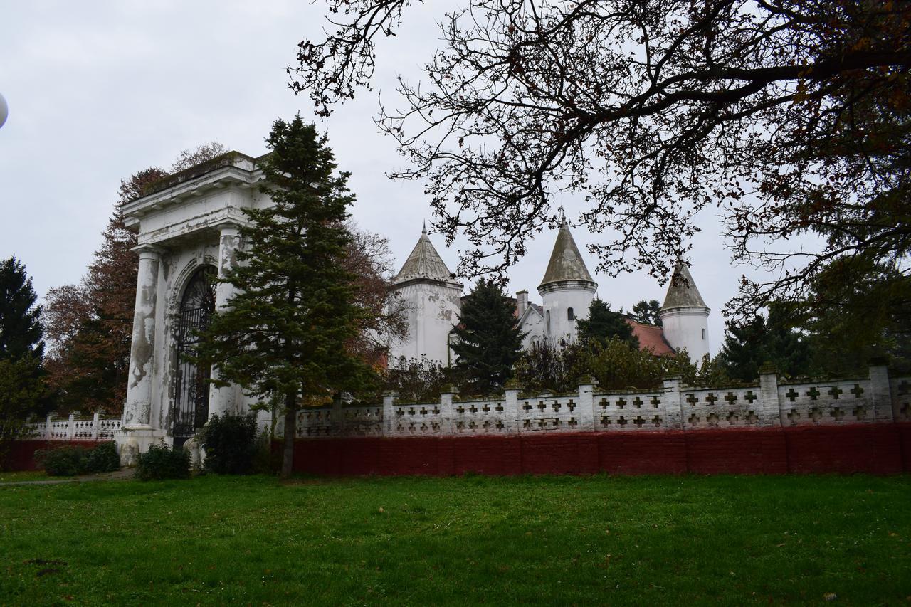 Dvorac Fantast Bečej Exterior foto