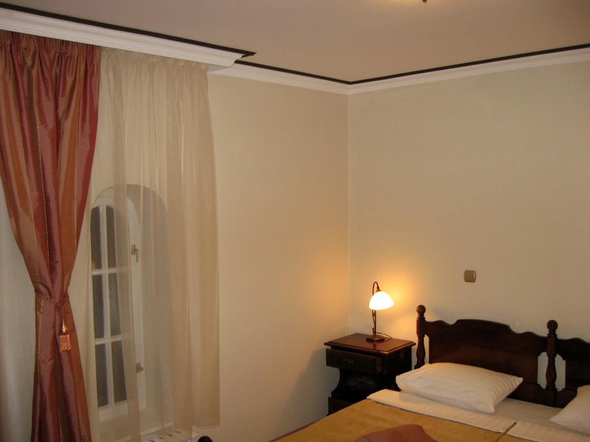 Dvorac Fantast Bečej Exterior foto