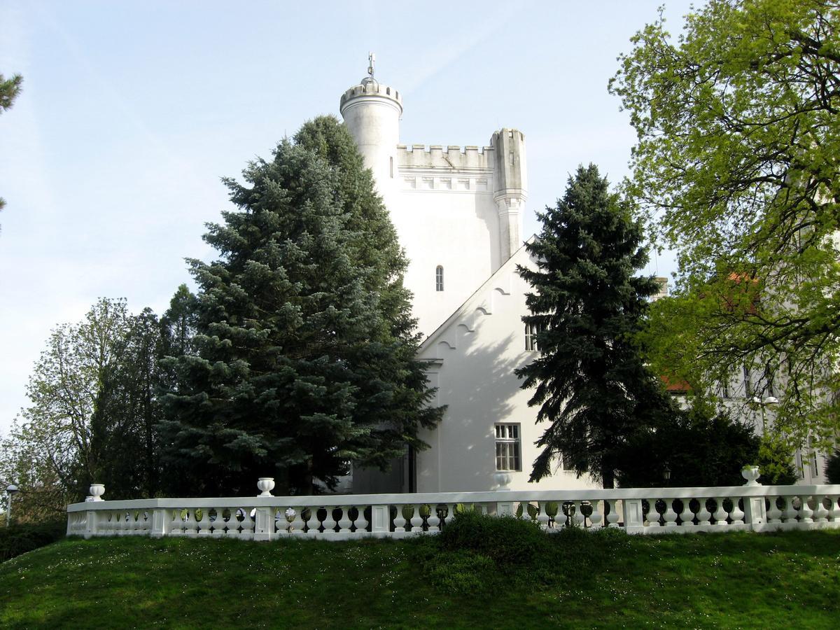 Dvorac Fantast Bečej Exterior foto