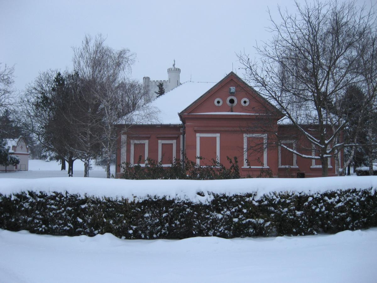 Dvorac Fantast Bečej Exterior foto