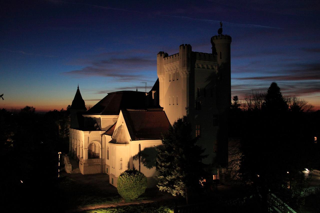 Dvorac Fantast Bečej Exterior foto