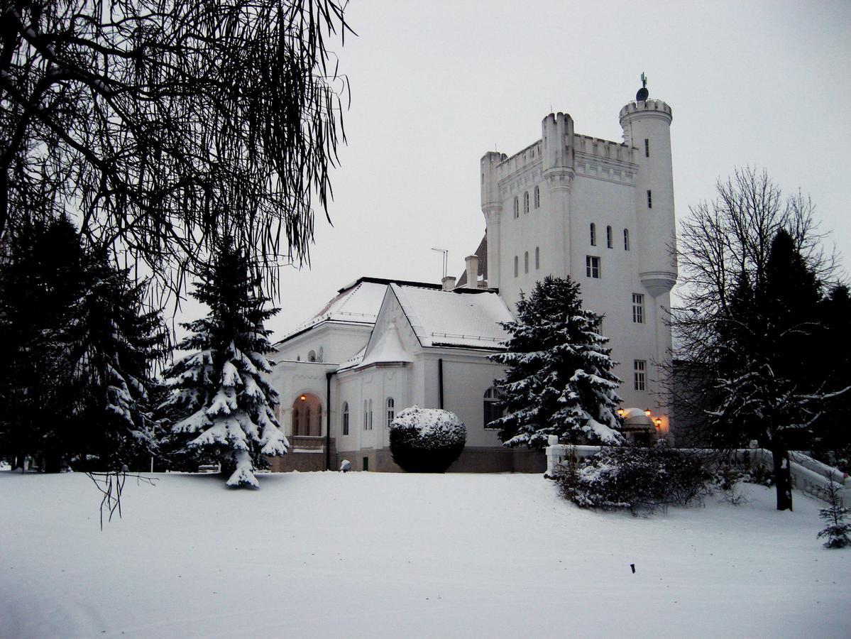 Dvorac Fantast Bečej Exterior foto