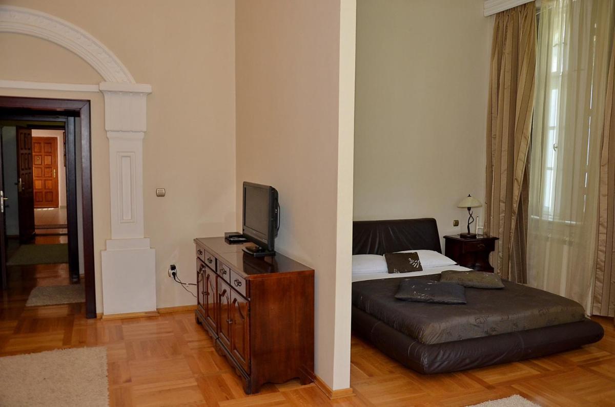 Dvorac Fantast Bečej Exterior foto
